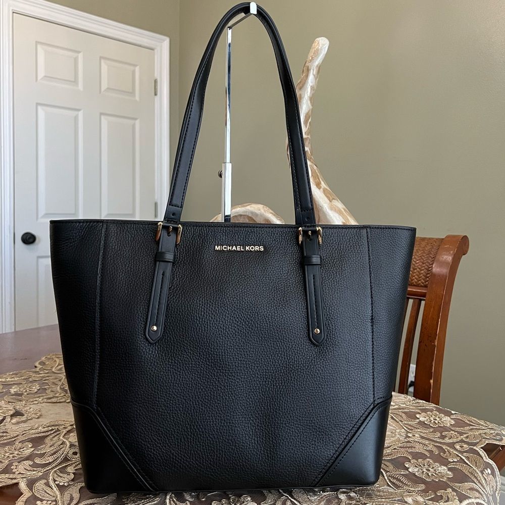 Michael Kors LG black tote